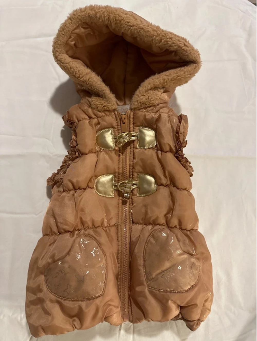 Emma & Elsa Cozy Puffer Vest With Hood Gold Detail 3T